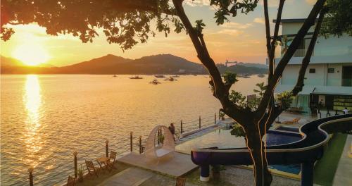 Costa Del Subic near Balon Falls