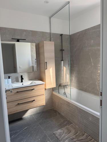 Villa dOrquas Detente & Famille avec Jacuzzi & Plages, 3chambres maxi 6pers in Saint-Georges-d'Orques