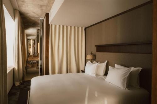One-Bedroom King Suite