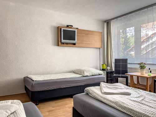 3 twin beds
