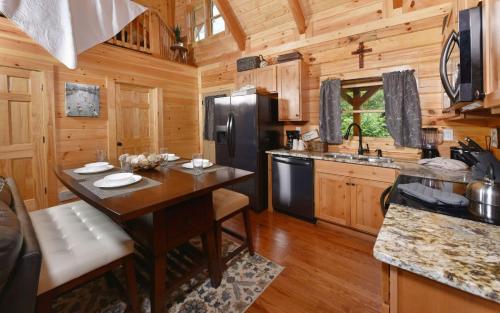A Wildflower Retreat in Gatlinburg, USA