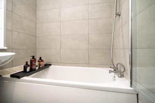 Entire 4 Bedroom house in Bootle Liverpool-Ideal for contractors, family and group-Free Parking & Fr in Bootle