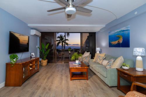 Oceanview Kahana Villa - Walk to Beach & Dining
