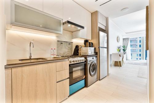 PVH - Chic Furnished Studio in JLT - Me Do Re - image 13