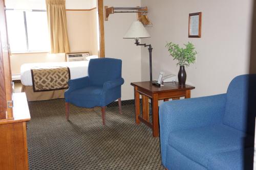 Luxury Inn & Suites - main image