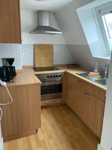 homie stay schiestlstraße - Moderne Dachgeschosswohnung mit 2 Schlafzimmern in 林德萊斯穆勒