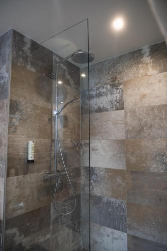 City Hotel - image 11