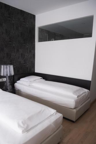 City Hotel - image 6
