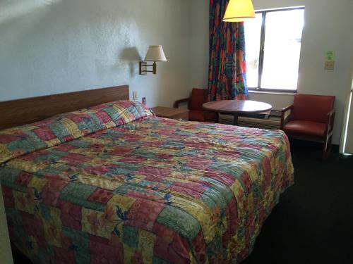 Flamingo Inn – Kissimmee, FL