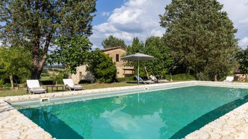 PODERE MADONNA DI MEZZO 6, Emma Villas in Четона