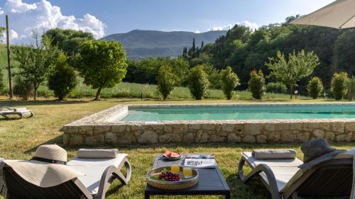 PODERE MADONNA DI MEZZO 6, Emma Villas in Четона