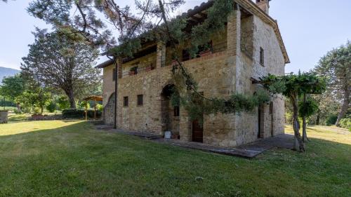 PODERE MADONNA DI MEZZO 6, Emma Villas in Четона