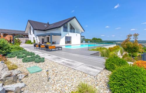 Stunning Apartment In Rogasovci