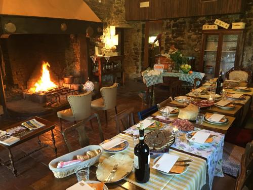 餐飲選擇, Podere Terreno alla via della volpaia in 拉達伊恩基亞恩蒂