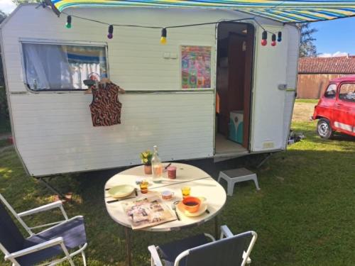 餐飲選擇, Caravane 70's in 聖拉里布讓