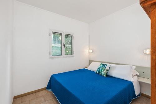 1 queen bed, 2 twin beds