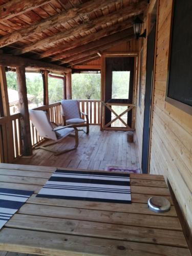 شرفة/ تراس, Restored stone house with terrace and gardens in كيكوفا