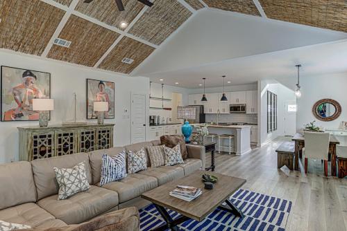 3BD Retreat for 6 Near Lake LBJ with Fire Pit & Patio