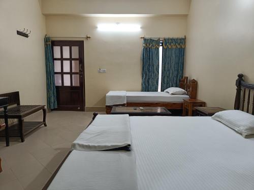 Deluxe Double Room image 2