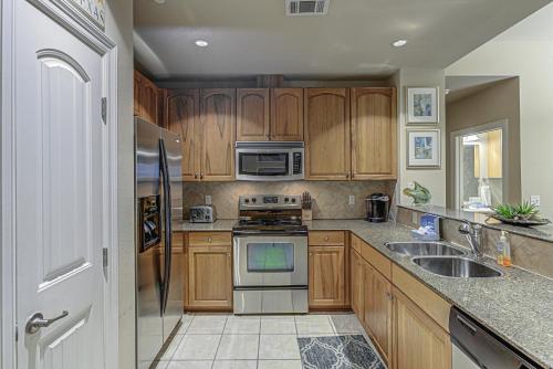Chic 2BD with Balcony Pool Hot Tub & Marina Views, Horseshoe Bay (fotografie 9)