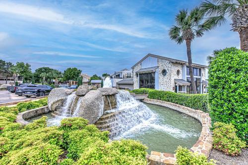 Waterfront Condo on Lake LBJ with Pool & Views in ฮอร์สชู เบย์ (เท็กซัส)