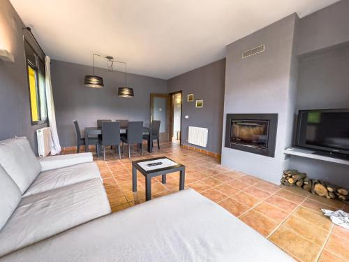 Caserna 13 - Moderna Casa de Pueblo en Maçanet (Caserna 13 - Moderna Casa de Pueblo en Macanet) in Massanet de Cabrenys