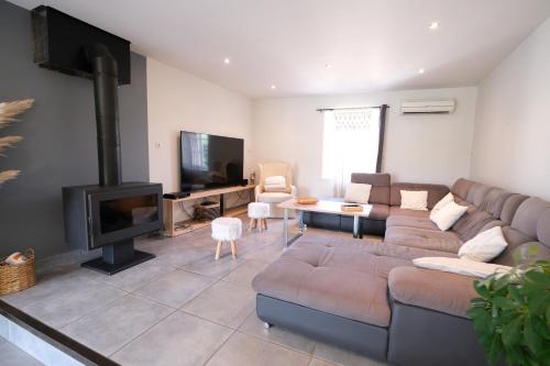 共用Lounge/電視區, beautiful provencal mas with pool in barbentane, close to avignon, sleeps 8. in 巴邦塔納