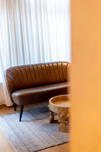 Deluxe King Room image 8