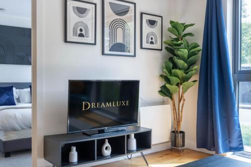 Modern 1-Bed Flat, Steps from Broad Street, Fast Internet