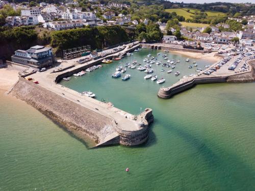 Harbour Stays - The Marine Centre, Saundersfoot Harbour, SA69 9HE - Saundersfoot