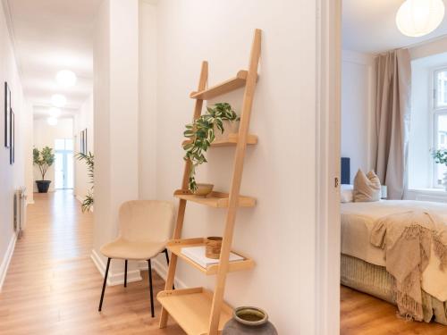 Noble - Fantastic 5-Bdr Apt in the Capital - image 6