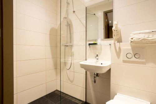 Deluxe Twin Room image 5