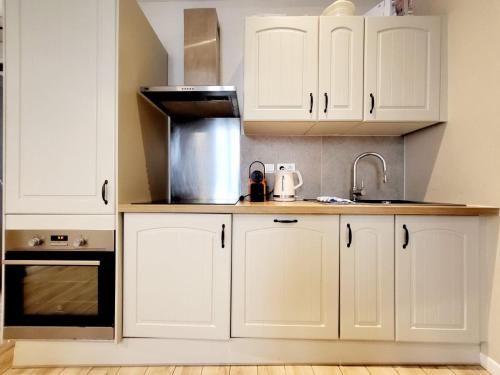 Two-Bedroom Deluxe Apartment image 10