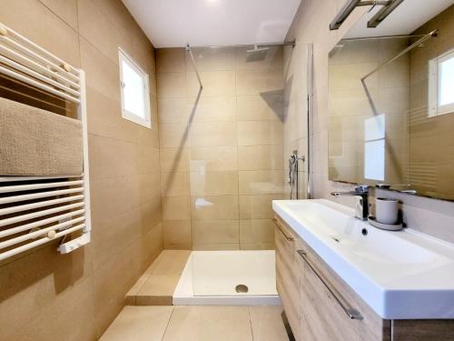 Two-Bedroom Deluxe Apartment image 7