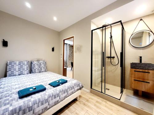 Two-Bedroom Deluxe Apartment image 6