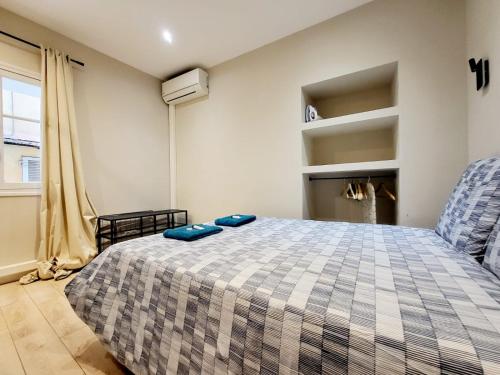 Two-Bedroom Deluxe Apartment image 3