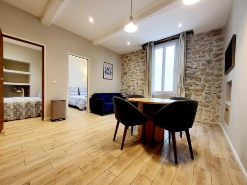 Two-Bedroom Deluxe Apartment image 2
