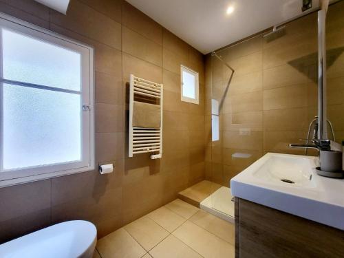 Two-Bedroom Deluxe Apartment image 1