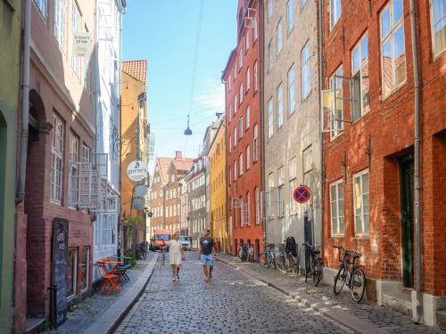 Hyggelig and spacious 4-bedroom apartment in the heart of Copenhagen - image 11