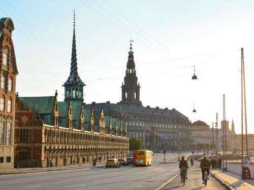 Hyggelig and spacious 4-bedroom apartment in the heart of Copenhagen - image 12