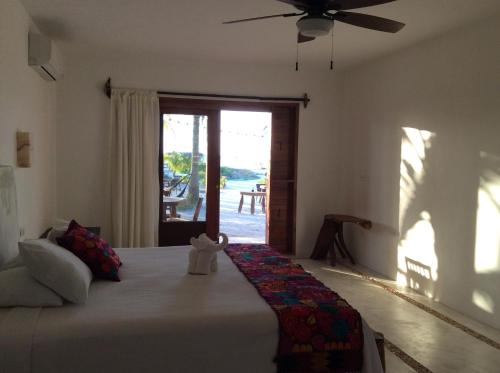 Casa Iguana Holbox - Beachfront Hotel