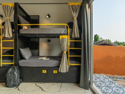 1 bunk bed