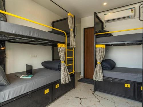1 bunk bed