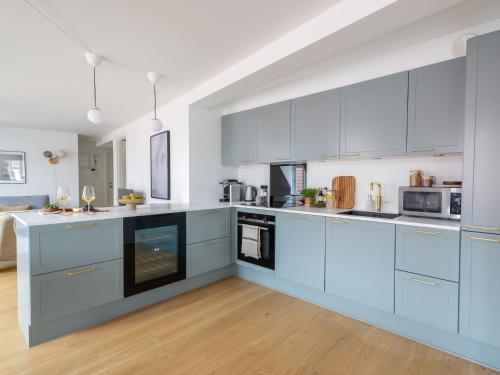 Leaves 6 - 2 Bdr Apt with shared roof terrace - image 5