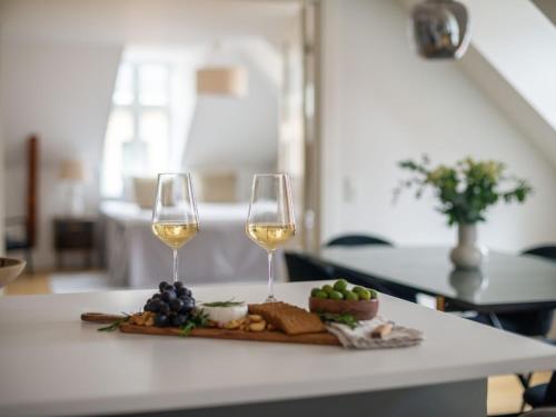 Sanders Leaves - Two-Bedroom Apartment with shared roof-top terrace - image 13