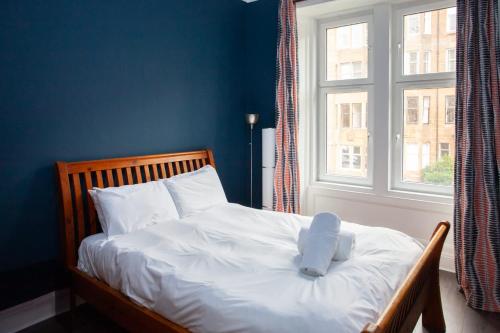 Modern, Light-filled and Sleek West End Apartment, Glasgow (Foto 10)