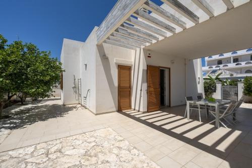 Sun & Smile cozy seaside villa near Ostuni in Diana Marina