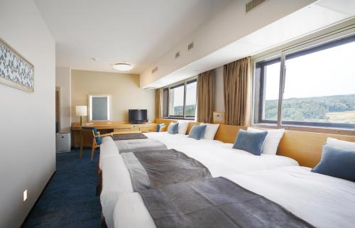 Deluxe Twin Room with 2 Extra Bed - Non-Smoking