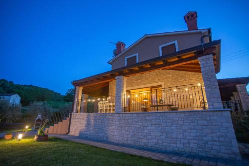 Villa Fiore Spinovci – khách sạn tại Brkac
