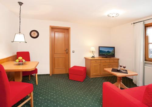 One-Bedroom Apartment image 2